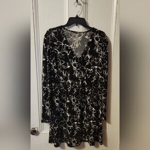 Nine West Black and White V-Neck Long Sleeve Cocktail Dress